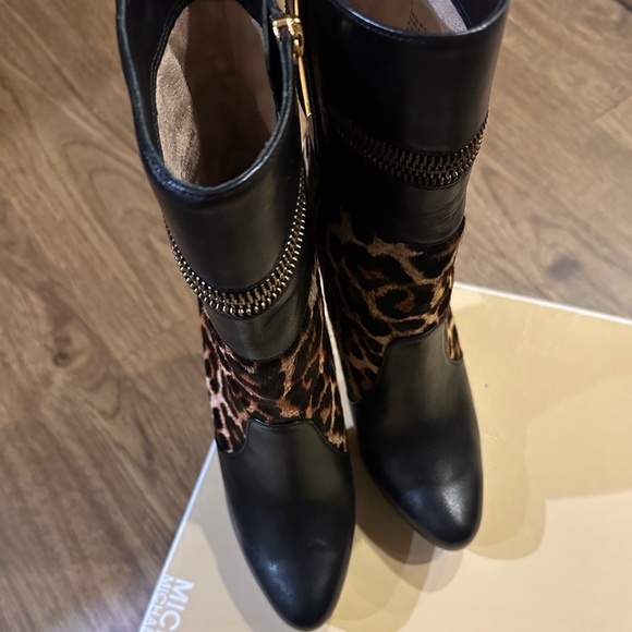 Michael Kors Boots with Real Fur Hairs - Picture 17 of 17